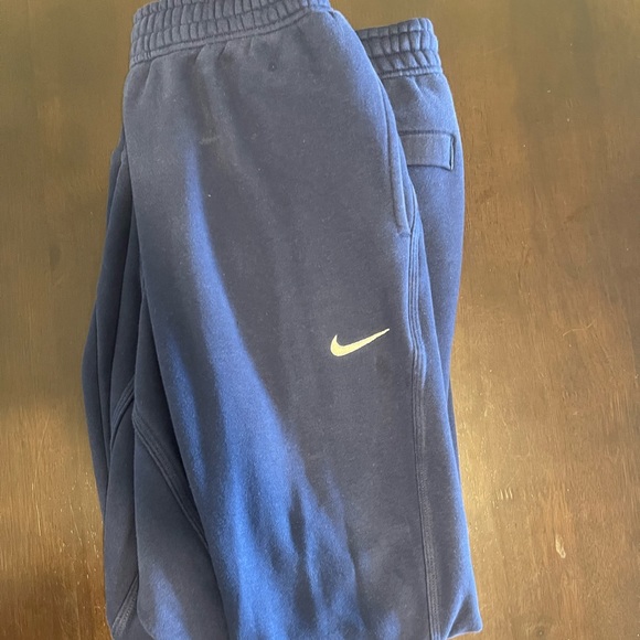 3 lightly worn Nike joggers - Picture 8 of 9